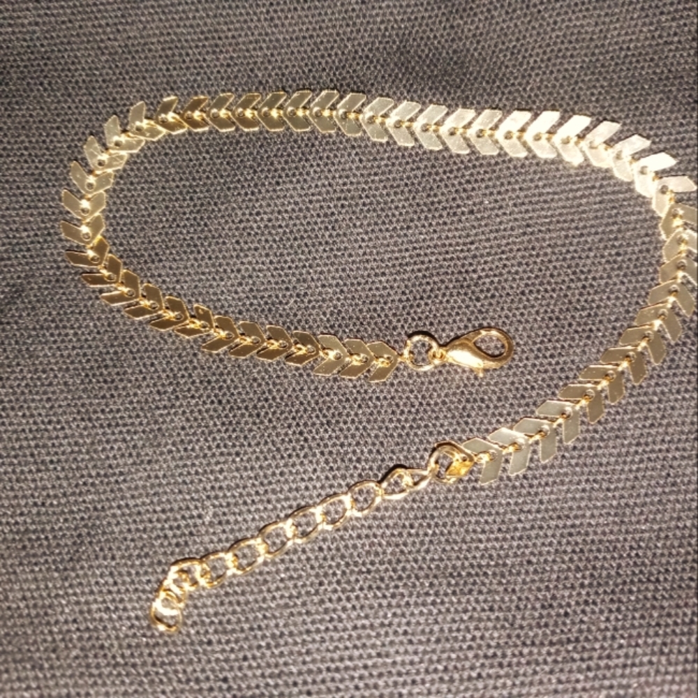 Gold chevron design anklet bracelet